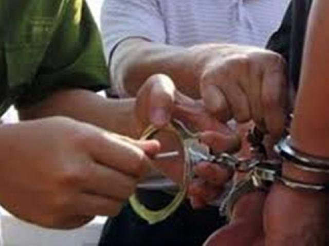 Pháp luật - Bị truy nã tội "giao cấu với trẻ em" vẫn tổ chức đá gà