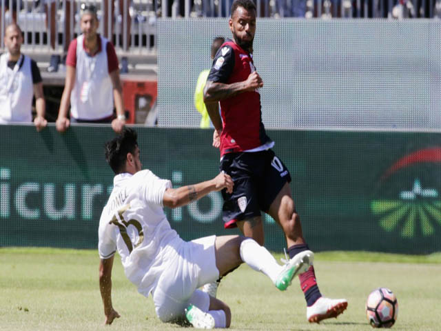 Cagliari - AC Milan: Kịch chiến 2 thẻ đỏ & 3 bàn thắng
