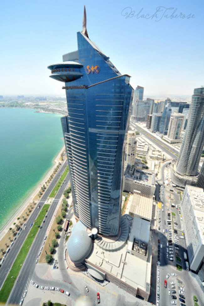 Trung tâm thương mại thế giới Doha: Là tổ hợp văn phòng thương mại cao nhất cả nước, tòa nhà được xây dựng năm 2013 gồm 51 tầng (cao 241m).
