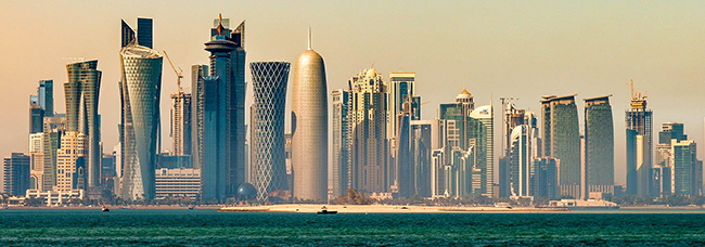 Phần lớn các tòa nhà chọc trời của Qatar tập trung tại vịnh Tây thủ đô Doha, trung tâm kinh tế, văn hóa của cả nước.