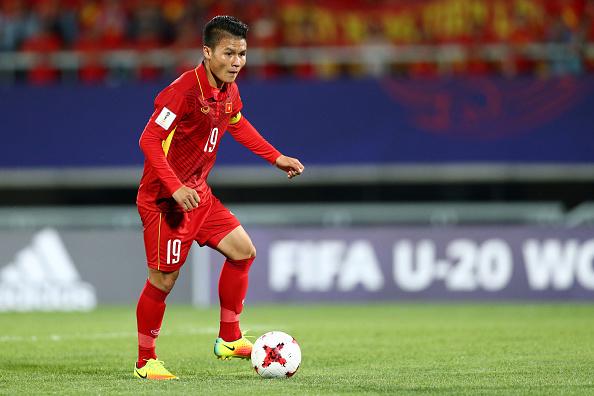 Dũng mãnh trên sân cỏ là thế nhưng Quang Hải U23 Việt Nam có lúc điệu bất ngờ - 1