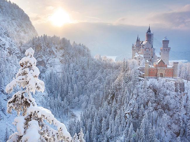 Những lâu đài phủ đầy tuyết lãng mạn nhất thế giới - 1