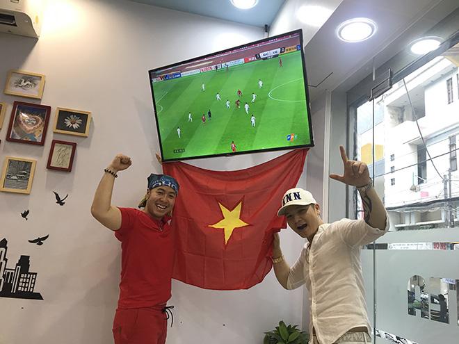 Duy Mạnh nude một tuần, Mr. Đàm khóc vì U23 Việt Nam đánh bại Qatar - 2