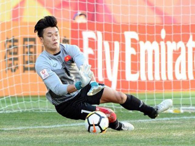 Tin tức trong ngày - Bố mẹ thủ môn Bùi Tiến Dũng mở tiệc mừng chiến công của U23 Việt Nam