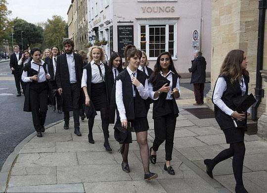 ĐH Oxford tăng thời gian thi toán vì sinh viên nữ - 1