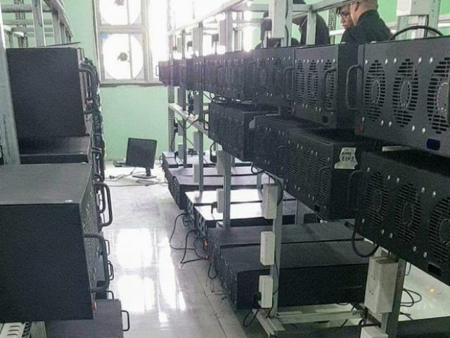 Kinh doanh - Đầu năm, người Việt mua gần 8.000 'trâu cày' bitcoin