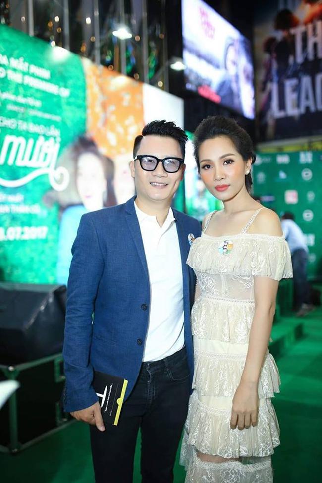 Không chỉ tháp tùng ông xã đi sự kiện, cô còn chia sẻ nhiều hình ảnh lãng mạn trong những chuyến du lịch gia đình hay chỉ có hai vợ chồng.