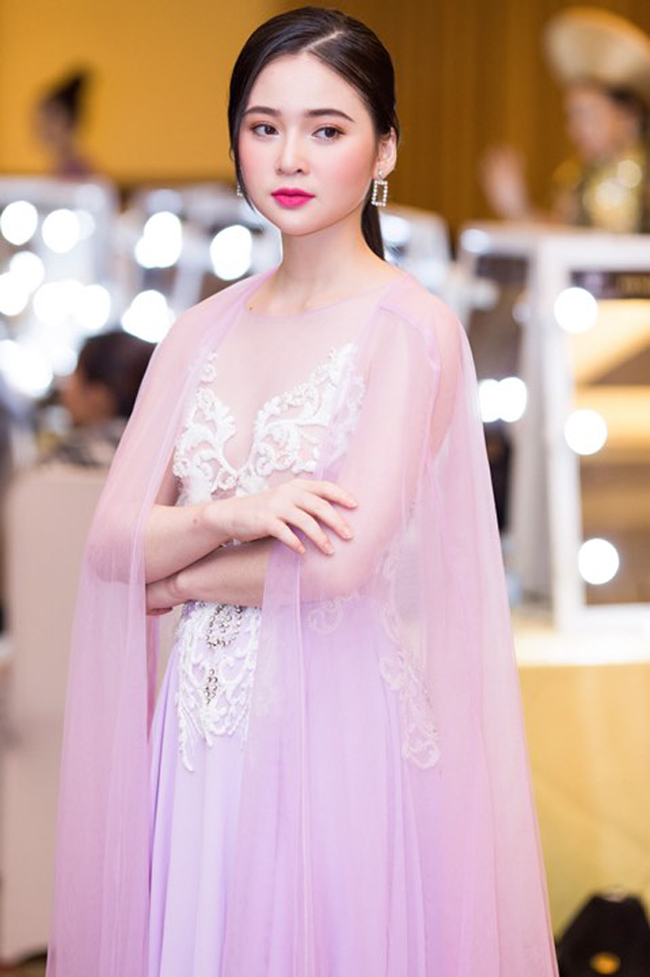 Tại giải U23 châu Á, cô nàng không theo dõi sót trận nào của các cầu thủ Việt.&nbsp;