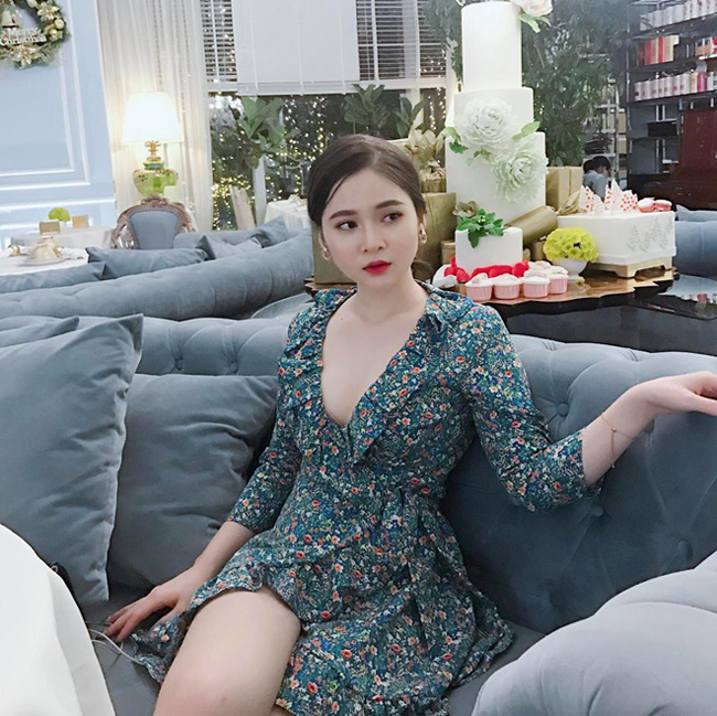 Trong khi hội chị em &#34;phát cuồng&#34; bởi thủ môn Bùi Tiến Dũng và tiền vệ Nguyễn Quang Hải &#40;hai cầu thủ mệnh danh là người hùng bóng đá Việt&#41; thì hot girl Đà Nẵng lại có suy nghĩ rất khác.&nbsp;