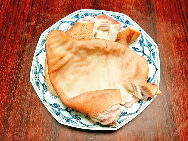 Tai heo ngâm giấm dai giòn sần sật, chua cay ngon hết ý - 3