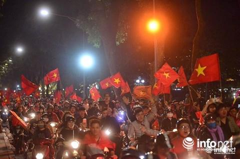 4 cách làm giảm rát họng sau cổ vũ trận đấu U23 Việt Nam - 1