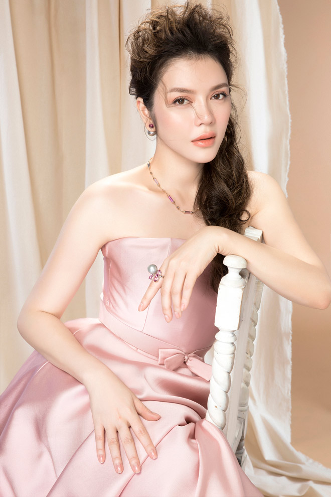 Lý Nhã Kỳ khoe ngực đầy khi mặc váy cô dâu - 6