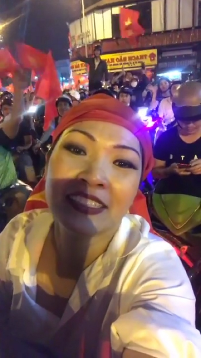 Sao Việt bức xúc vì &#34;gái hư showbiz&#34; thả thính U23 Việt Nam - 2