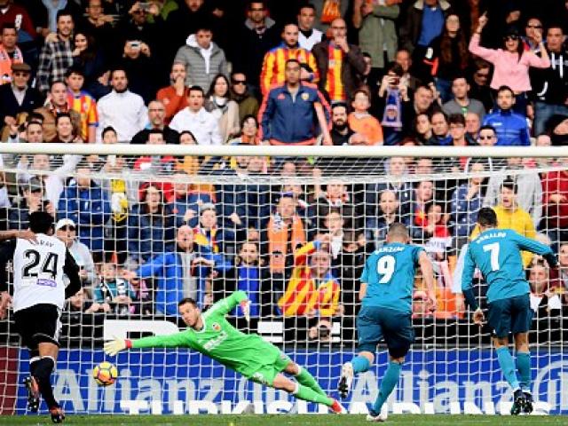 Video, kết quả bóng đá Valencia - Real Madrid: Ronaldo rực rỡ, 2 quả phạt đền (Hiệp 1)