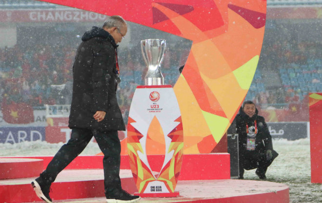 U23 Việt Nam á quân châu Á: Triệu fan Việt rơi lệ, pháo sáng vẫn rợp trời - 2