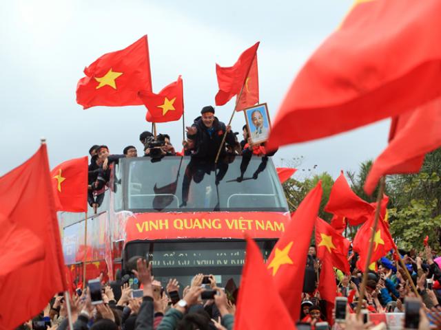 Tin tức trong ngày - Đón U23 Việt Nam về nước: Những hình ảnh chưa từng có trong lịch sử