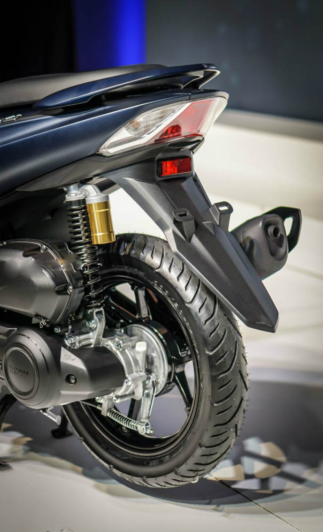 Các chi tiết thiết kế vô cùng sắc nét không khác gì Yamaha NMAX.