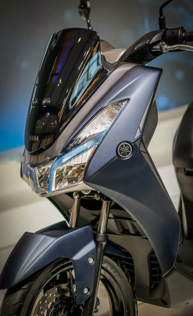 Mặt nạ trước giống NMax và đối thủ Honda PCX.