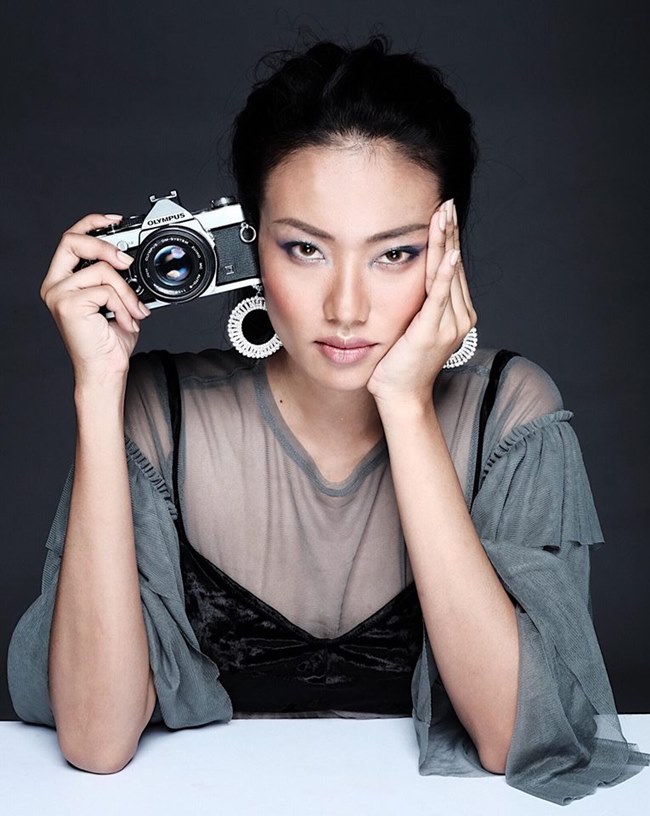 Phản ứng bất ngờ của dàn mẫu về việc chân dài diện đồ phản cảm đón U23 Việt Nam - 4