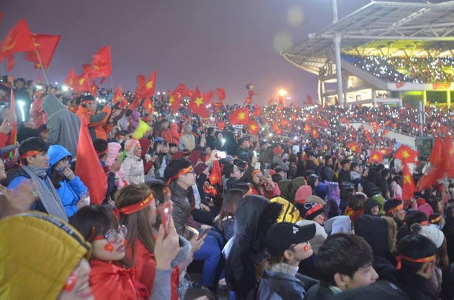 U23 Việt Nam ăn mừng tại Mỹ Đình: Vinh danh người hùng, bật tung cảm xúc - 1