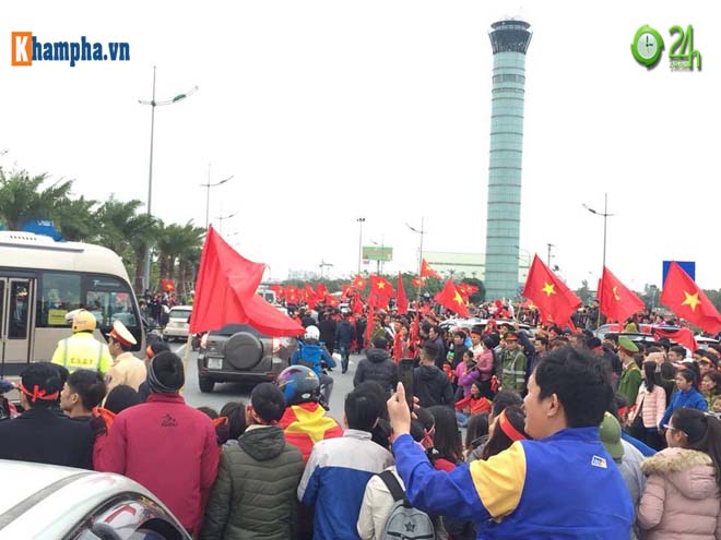 U23 Việt Nam về nước: Hành trình rực sắc đỏ, triệu fan hân hoan đón - 15