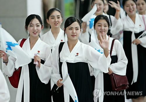 Đội quân mỹ nữ Triều Tiên cổ vũ cho cả Hàn Quốc ở Olympic - 1
