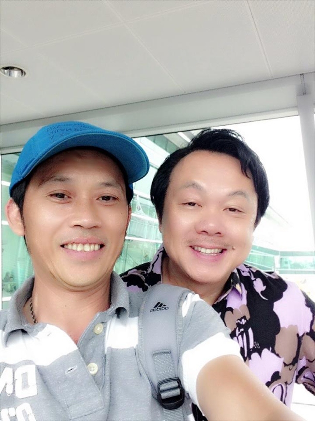 Hoài Linh và Chí Tài là &#34;cặp bài trùng&#34; trên sân khấu. Ngoài đời, hai nghệ sĩ cũng rất thân thiết. Bức ảnh này 1 triệu like đăng từ 7.9.2013.