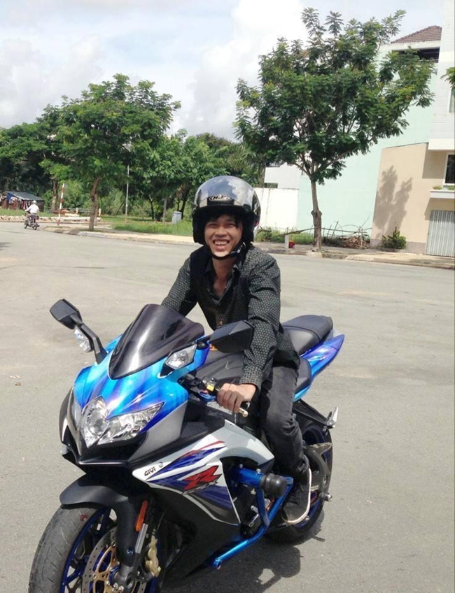 Khoảnh khắc Hoài Linh cưỡi mô tô phân khối lớn đăng từ tháng 8.2013 có 1 triệu like.