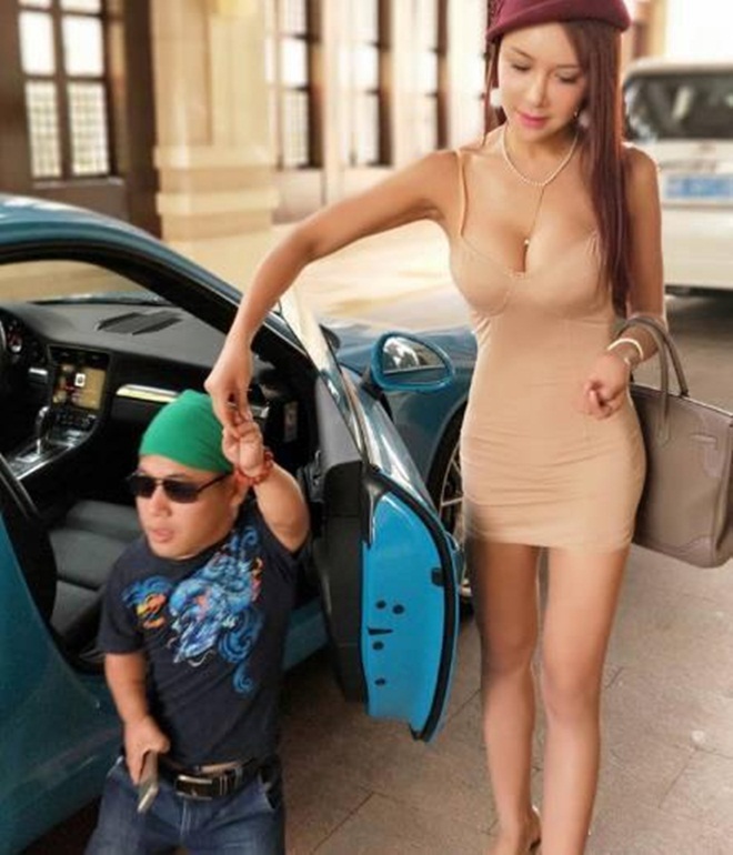 “Chị dâu Võ Tòng” diện bikini đi tắm biển với bạn trai cao 1m - 5