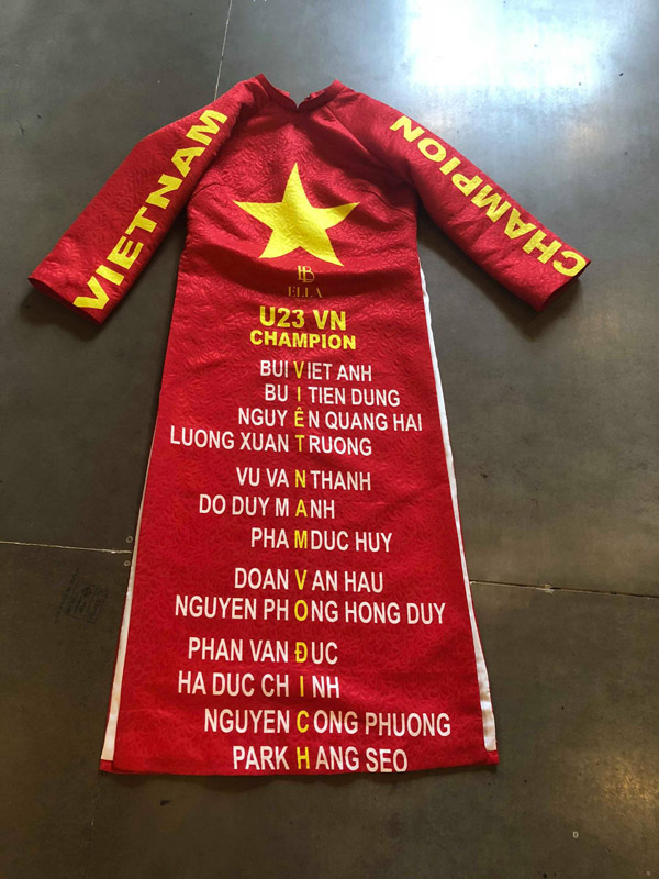 Chiếc áo dài “lịch sử” của U23 Việt Nam và 15 phút thăng hoa ít ai biết - 1