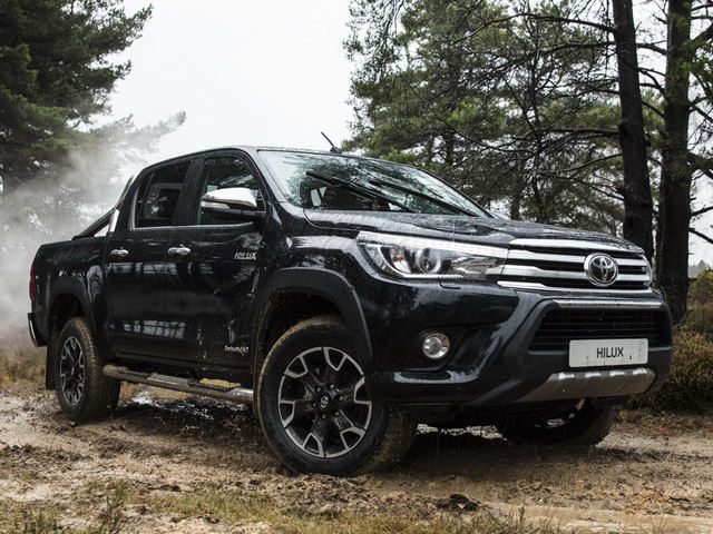 Tin tức ô tô - Toyota Hilux bản kỷ niệm 50 năm bóng bẩy