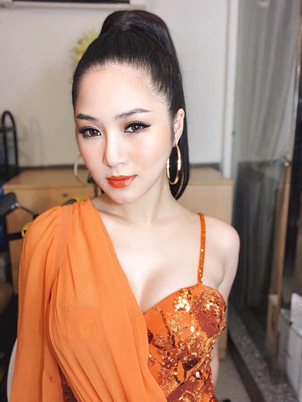 Càng đắt show, Hương Tràm càng chăm diện đồ diễn ngắn - 10