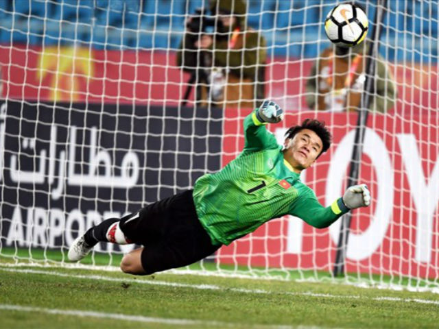 Bóng đá - "Người nhện" Tiến Dũng, U23 Việt Nam: Vua bắt phạt đền &amp; xuất thân bất ngờ