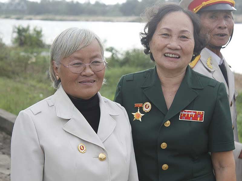 Mật thư viết trên cánh tay cô gái - 1