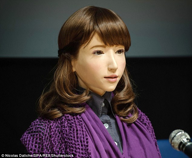 Robot giống hệt người thật dẫn chương trình ở Nhật Bản - 1