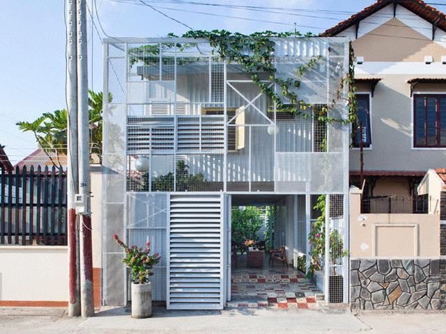 Tài chính - Bất động sản - Căn nhà 2 tầng trắng muốt ở Bình Dương rẻ bất ngờ nhờ thay vật liệu