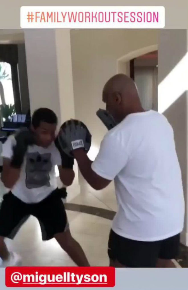 Mike Tyson luyện võ cho con trai: Hổ phụ sinh hổ tử, tạo Mike “thép” 2.0 - 2