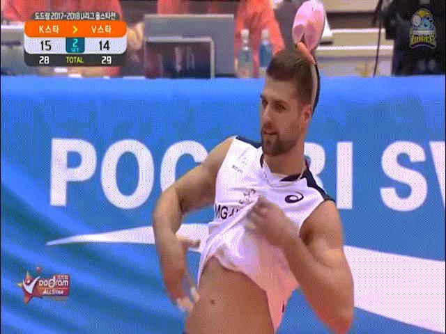 Thể thao - Bóng chuyền: Hot-boy 6 múi "giả nữ" gây sốc, trà trộn vào đội tuyển nữ