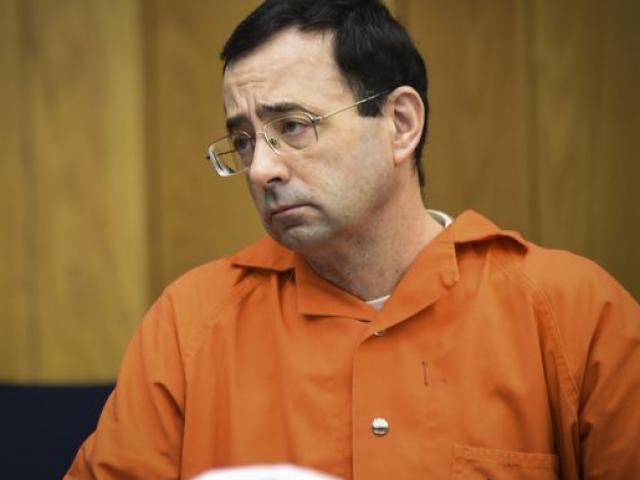 Thế giới - Bác sĩ "yêu râu xanh" Mỹ khét tiếng lạm dụng tình dục 250 phụ nữ