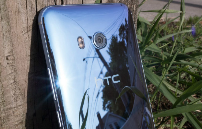 HTC U11 giảm hơn 2 triệu đồng, Galaxy S8 phải e dè - 1