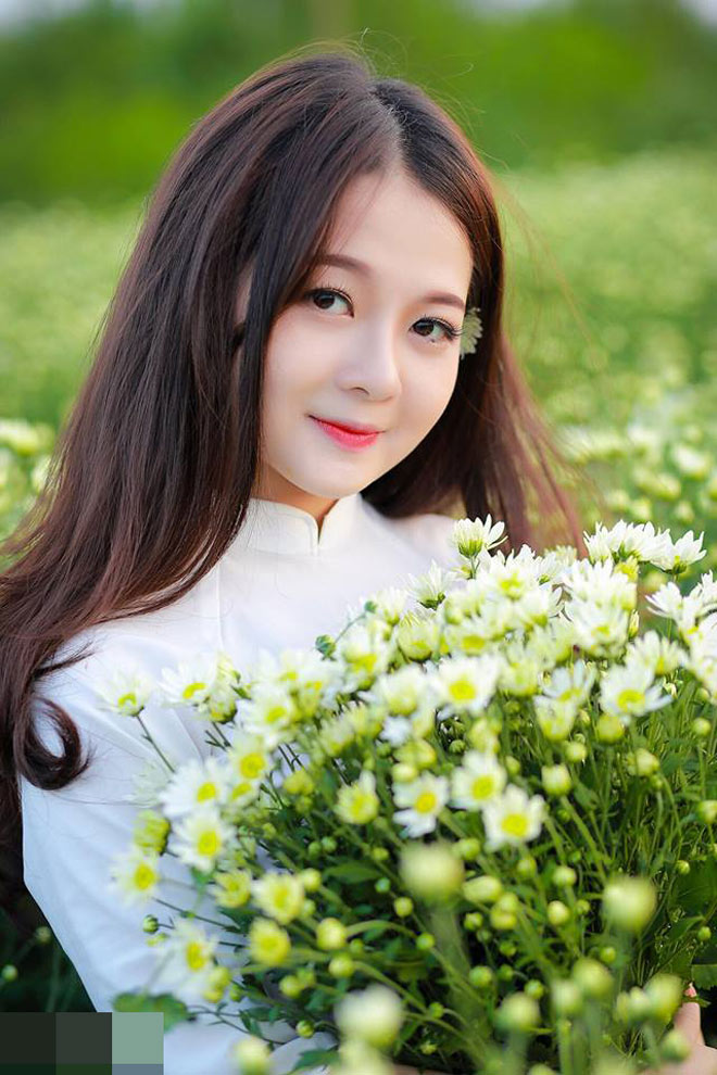 Đi xem U23 Việt Nam đá, cô gái trẻ bất ngờ nổi tiếng vì quá xinh - 8