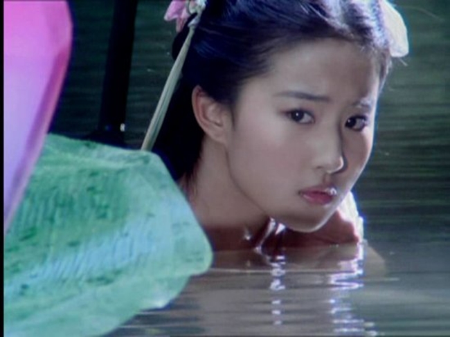 Lưu Diệc Phi cũng có cảnh tắm trần ấn tượng trong "Tiên kiếm".