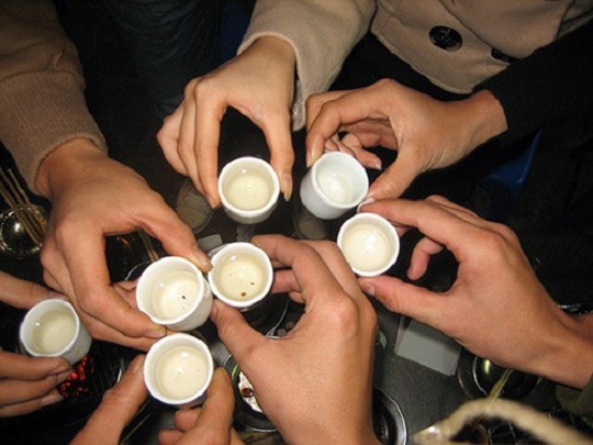 Bộ trưởng Y tế: Rượu là nguyên nhân của 33% vụ hiếp dâm - 2