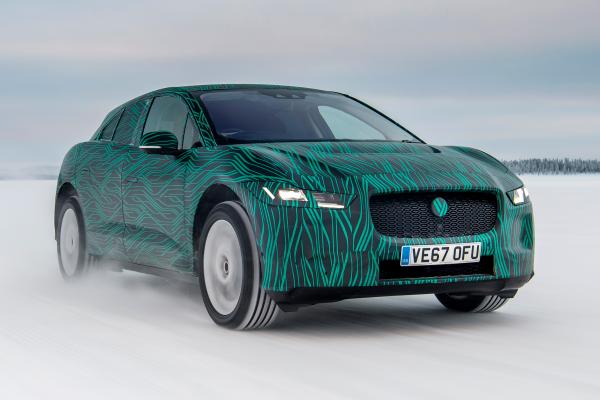 Jaguar I-Pace vận hành ở địa hình băng tuyết - 1