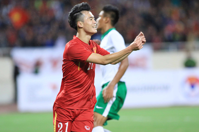 Nguyễn Văn Toàn (chơi ở vị trí tiền đạo) được xem là gương mặt trẻ sáng giá của bóng đá nước nhà. 