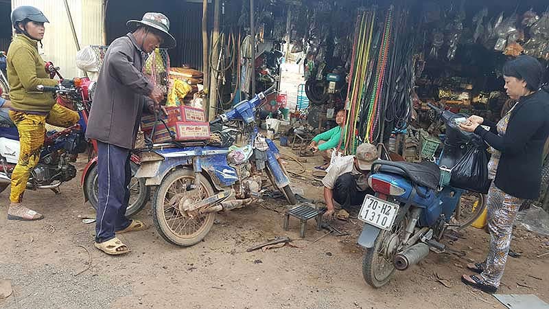 Ngôi chợ biên giới đầy ắp yêu thương - 2