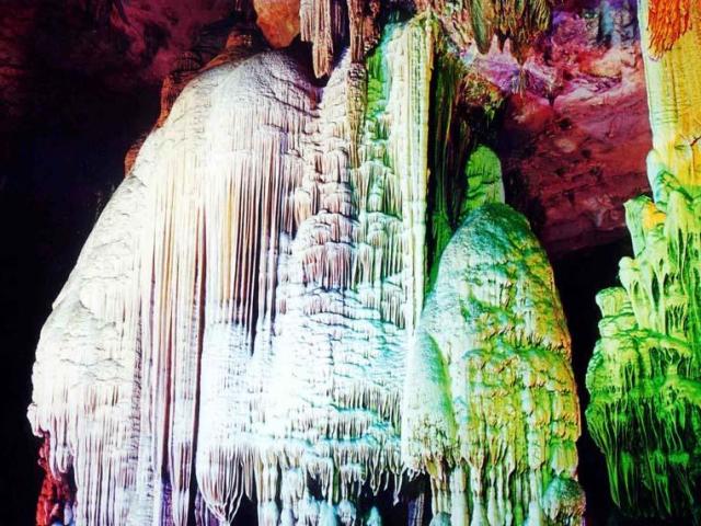 Du lịch - "Lạc lối" trong hang động tự nhiên đẹp quên đường về