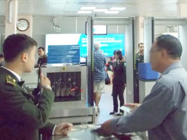 Pháp luật - Nghi can cướp tài sản bị bắt khi dùng giấy tờ giả đi máy bay