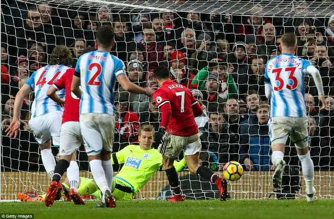 MU - Huddersfield: Tấn công bùng nổ, song tấu hòa ca - 1