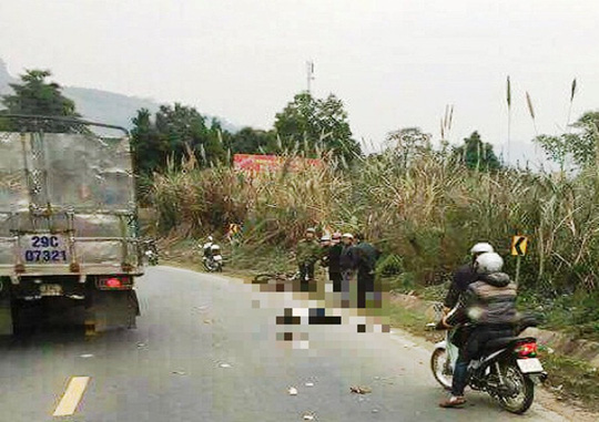 Va chạm với xe tải tại dốc Cun, 2 người đi xe máy tử vong - 1